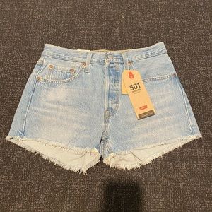 Womens Levi’s high rise shorts